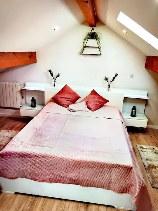 Chaleureuse Maisonnette Lyon Meyzieu