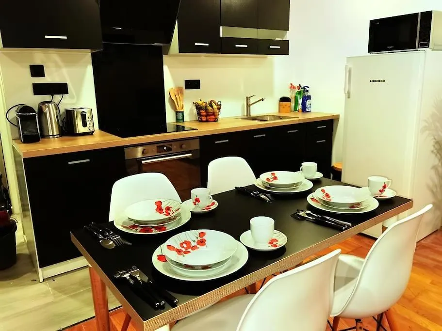 Chaleureuse Maisonnette Lyon Meyzieu